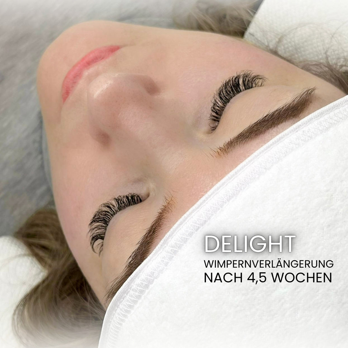 Ergebnis einer Wimpernverlängerung mit DELIGHT Wimpernkleber nach 4,5 Wochen
