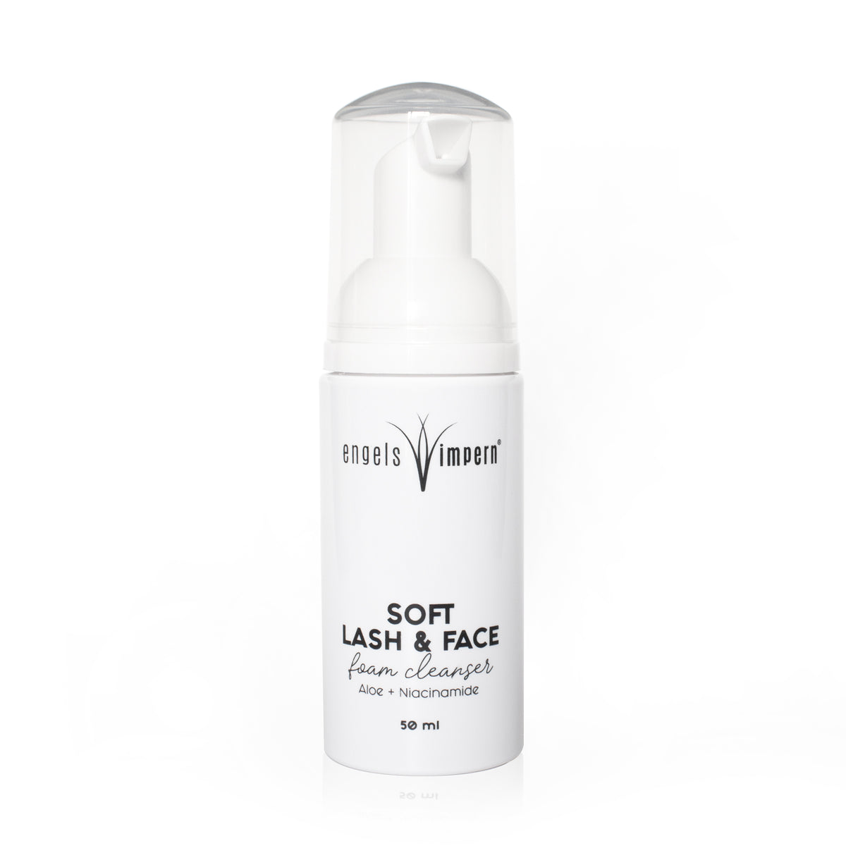 EngelsWimpern Soft Lash & Face Wimpernshampoo, 50 ml, in einer weißen Schaumpumpflasche mit transparenter Schutzkappe und schwarz-weißem Etikett vor weißem Hintergrund.