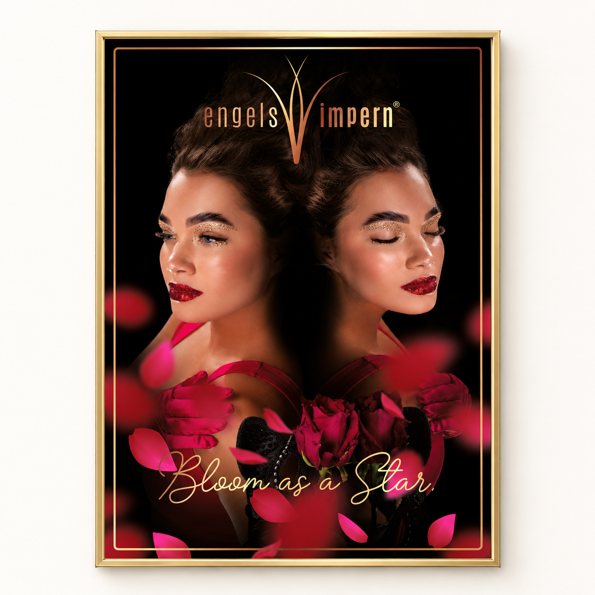 EngelsWimpern Studio-Plakat GIRL OF ROSES mit zwei Beauty-Porträts, roten Rosenblüten und goldenem Schriftzug Bloom as a Star im Bilderrahmen.