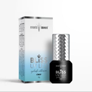 UV Wimpernkleber 'BLISS UV LED' in einer schwarzen Flasche mit diamantförmiger, silberner Kappe, präsentiert neben seiner blauen Verpackung.